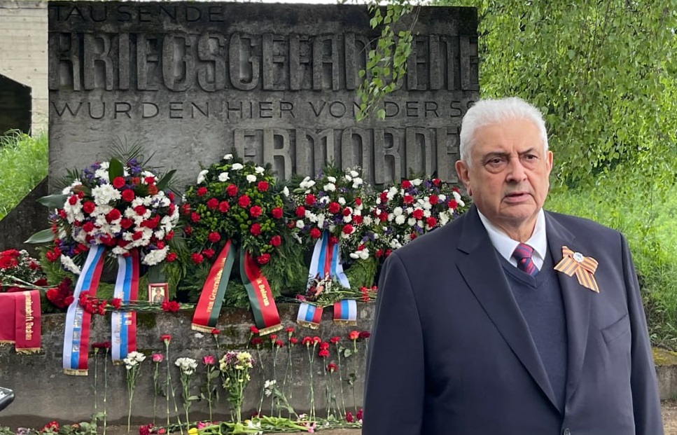 Gedenken an das Ende des Zweiten Weltkriegs – Für Frieden, Menschlichkeit und Versöhnung! (Bild) Botschafter der russ. Föderation in Dachau an der Gedenkstätte ehemaliger SS-Schießplatz Herbertshausen am 06.05.2025
