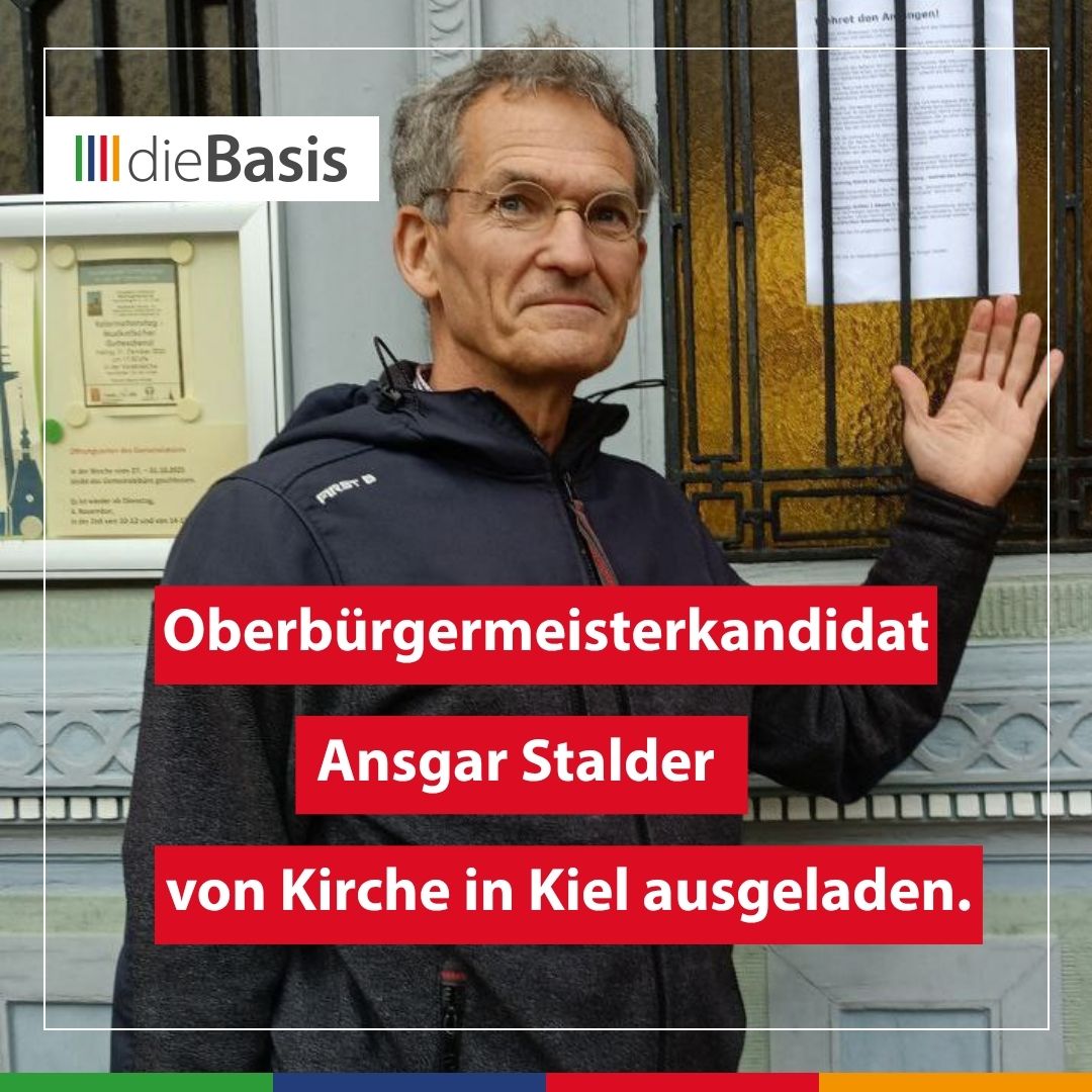Ansgar Stalder vor der Kirche der Michaelis-Kirchengemeinde