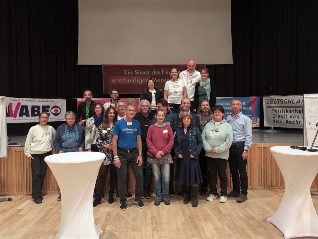 Gruppenbild von Basismitgliedern beim Kongress in Apolda